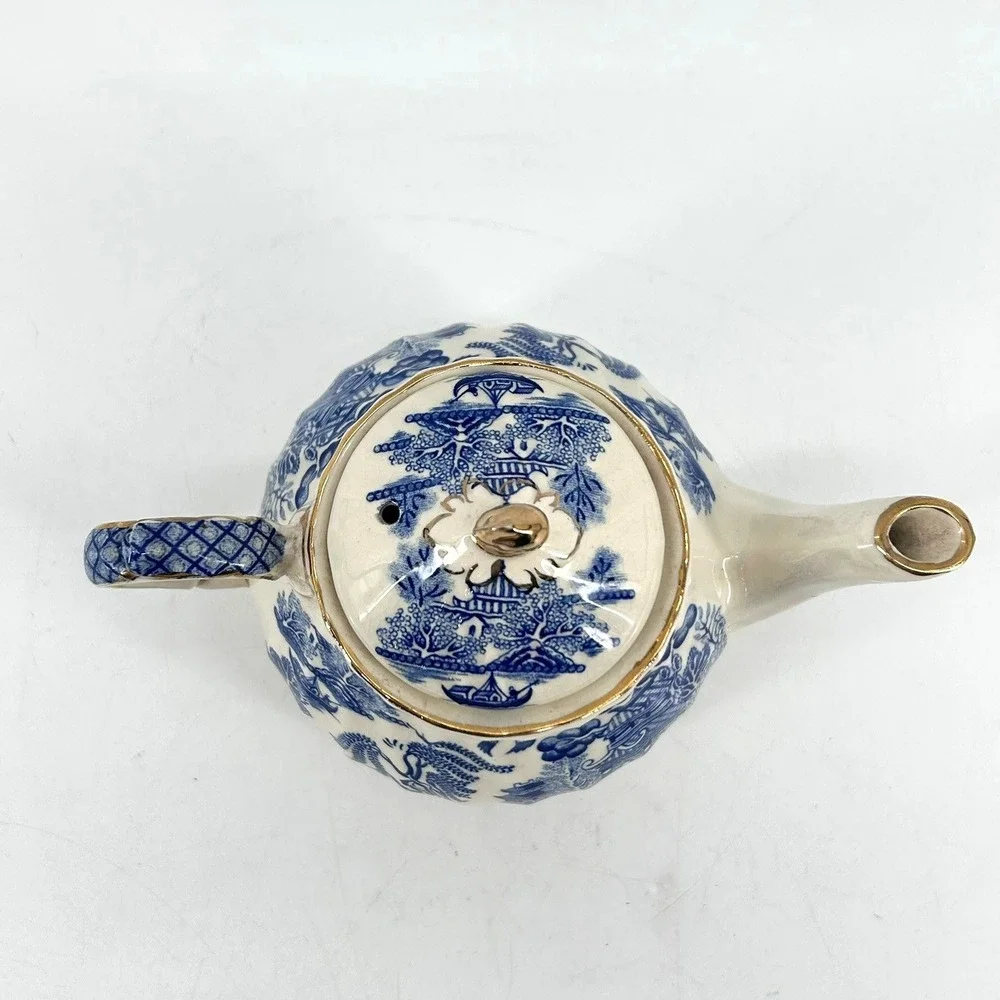 VTG Sadler Blue Willow Teapot Blue White Chinoiserie Ceramic Gold Trim Pagoda